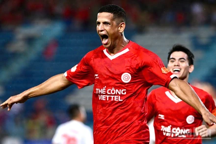 Ngoại binh Lucao góp công lớn trong chiến thắng của Thể Công Viettel với một bàn thắng và một kiến tạo. (Ảnh: TRẦN HẢI)