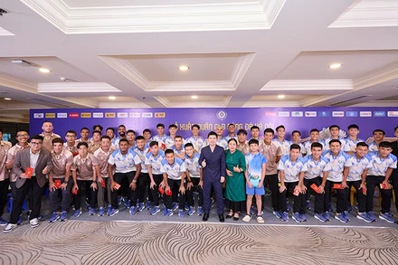 Các thành viên câu lạc bộ Hà Nội tại Lễ xuất quân mùa giải V-League 2025/26.