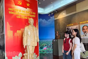 Trưng bày các tác phẩm điêu khắc về chân dung Chủ tịch Hồ Chí Minh tại Bảo tàng Hồ Chí Minh, chi nhánh Thành phố Hồ Chí Minh năm 2025. (Ảnh: LINH BẢO)