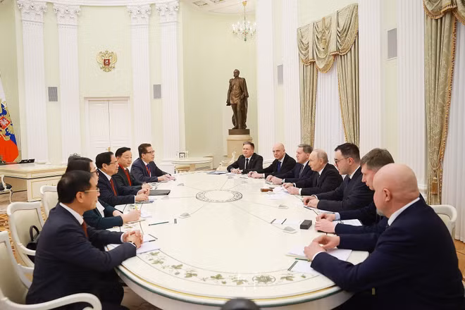 Thủ tướng Phạm Minh Chính hội kiến Tổng thống Nga Vladimir Putin. (Ảnh: Dương Giang/TTXVN)