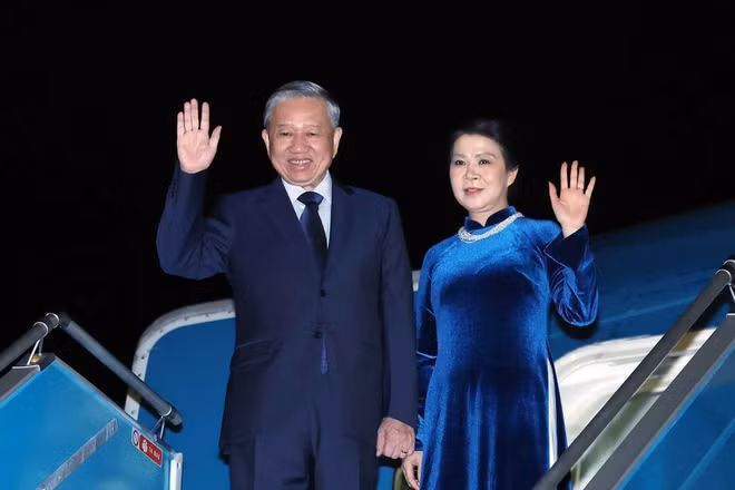 Tổng Bí thư Tô Lâm và Phu nhân rời Hà Nội, lên đường thăm chính thức Liên hiệp Vương quốc Anh và Bắc Ireland. Ảnh: Thống Nhất – TTXVN
