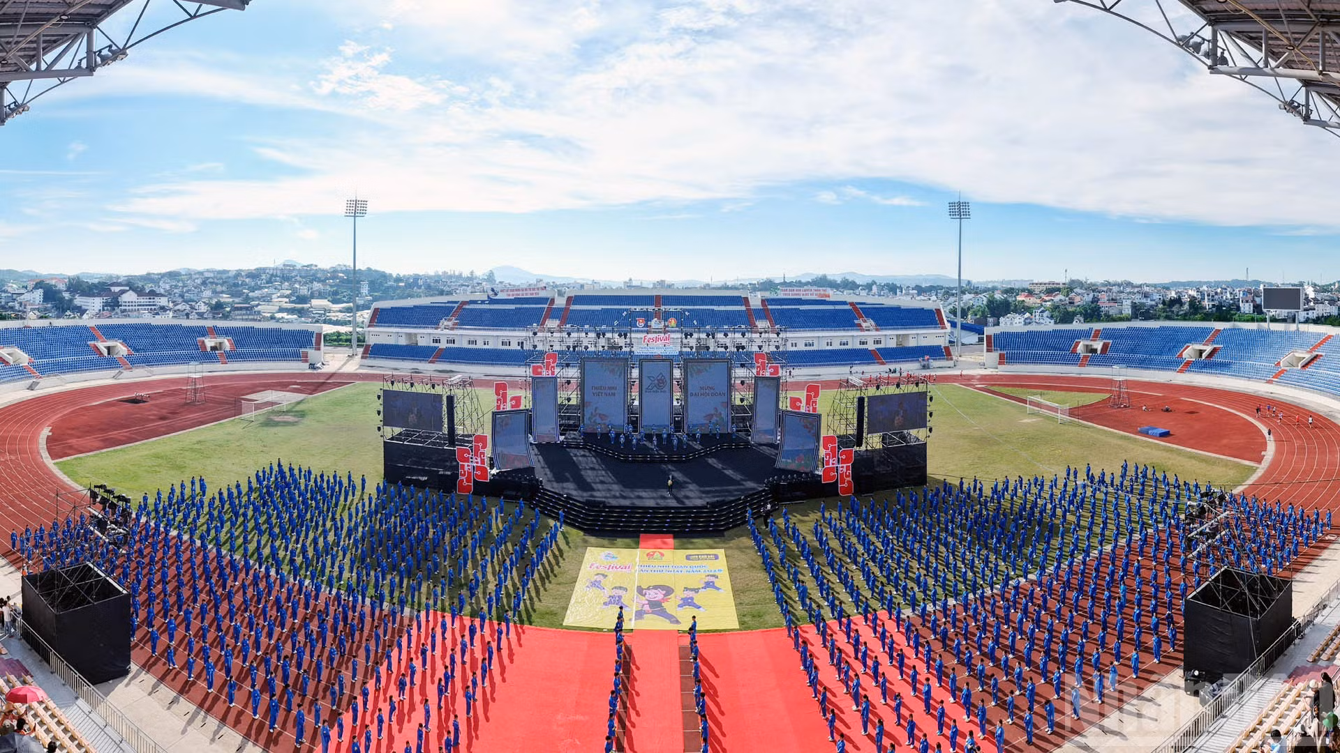 Gần 2.000 thiếu nhi và phụ trách Đội tạo nên màn đồng diễn võ nhạc Vovinam tại Festival Thiếu nhi toàn quốc lần thứ nhất, xác lập kỷ lục Việt Nam.