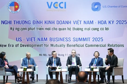 Ông Bryan Ty (bìa phải) tham gia tọa đàm tại Hội nghị Thượng đỉnh Kinh doanh Việt Nam-Hoa Kỳ ngày 12/11/2025.