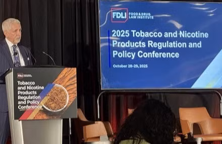 Quyền Giám đốc Trung tâm sản phẩm thuốc lá FDA (Hoa Kỳ) Bret Koplow nhấn mạnh về việc cần phân loại rủi ro nicotine. (Ảnh: Tobacco Reporter)