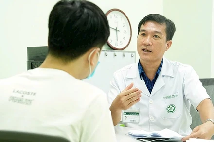 Bệnh viện Bạch Mai tổ chức khám bệnh cả ngoài giờ hành chính.