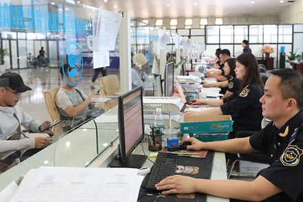 Thủ tục thông quan điện tử nhanh gọn là một trong những yếu tố thúc đẩy, mở rộng các hành lang kinh tế. Ảnh | MINH LÊ