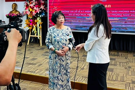 PGS, TS Nguyễn Thị Minh Thái trả lời phỏng vấn tại buổi họp báo.