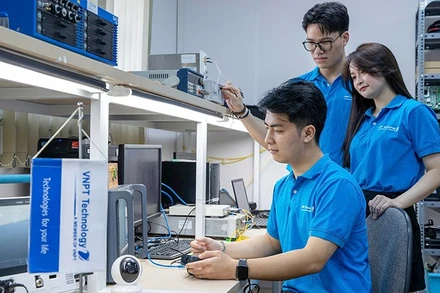 Đội ngũ kỹ sư trẻ của VNPT Technology nghiên cứu, phát triển sản phẩm và giải pháp công nghệ. Ảnh | SƠN TÙNG