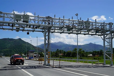 Mô hình thu phí tự động không dừng đa làn tự do không barie đầu vào (free-flow) lần đầu tiên được áp dụng ở Việt Nam tại cao tốc Nha Trang-Cam Lâm do đội ngũ kỹ sư người Việt của ELCOM thiết kế, sản xuất.