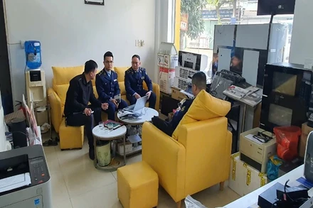 Lực lượng Quản lý thị trường tỉnh Cao Bằng tiến hành xử phạt vi phạm không thực hiện thủ tục thông báo website thương mại điện tử theo quy định của pháp luật.