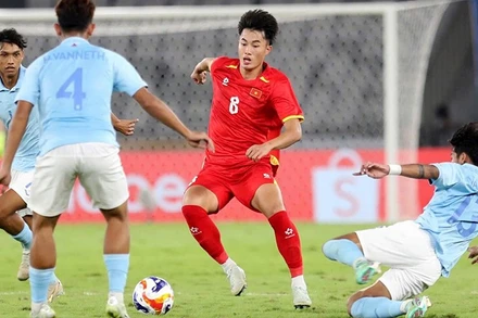 Nguyễn Văn Trường và các đồng đội được rèn giũa qua nhiều giải đấu trong năm. Ảnh | VFF