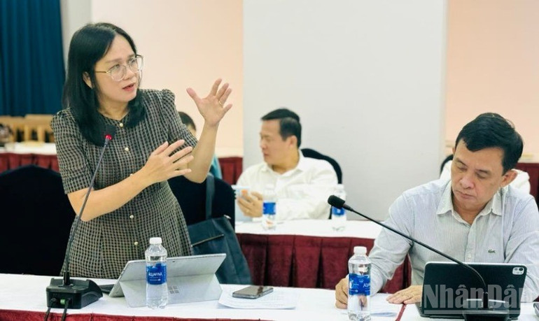 Tiến sĩ Thái Thị Tuyết Dung, Phó Trưởng ban phụ trách Ban Thanh tra - Pháp chế (Đại học Quốc gia Thành phố Hồ Chí Minh) góp ý tại Hội thảo. ndo_br_c-dung-8229.jpg