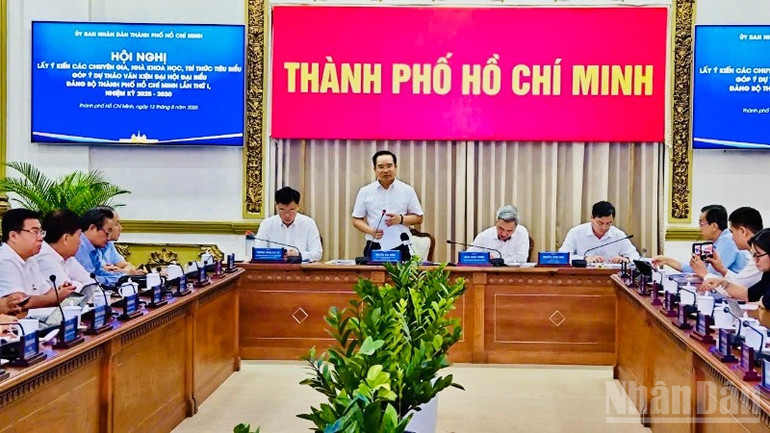 Nhiều ý kiến đặc biệt liên quan mục tiêu tăng trưởng kinh tế, quy hoạch thành phố đã được đưa ra tại Hội nghị. ndo_br_toan-canh-9180.jpg