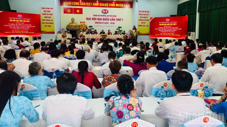 Với phương châm "Đoàn kết-Sáng tạo-Phát triển", Đại hội Đảng bộ bộ phường An Phú Đông đã đề ra các mục tiêu, phương hướng và nhiệm vụ cụ thể trong nhiệm kỳ tới phù hợp với thực tiễn phát triển. ndo_br_phuong-an-phu-dong-5024.jpg
