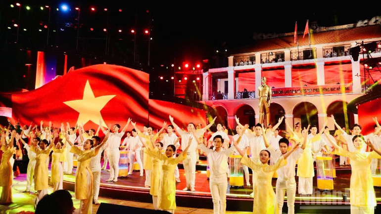 Nhiều tiết mục văn nghệ đặc sắc đã được trình diễn tại chương trình. ndo_br_22-5655.jpg