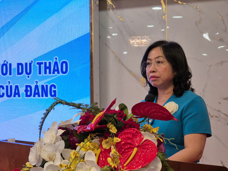 Đồng chí Thái Thu Xương, Phó Chủ tịch Thường trực Tổng Liên đoàn Lao động Việt Nam phát biểu tại hội nghị. z7174548594957b47caa9d1d0a3a93ee8491a019d1fd5a-17619099430391639807661.jpg