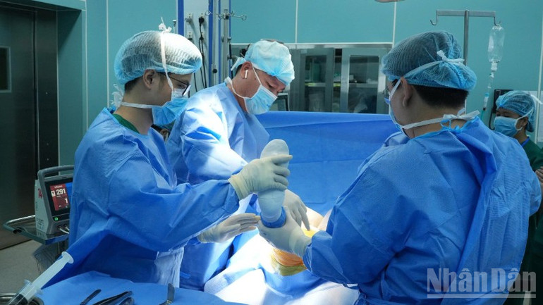 Thực tiễn tại các bệnh viện lớn cho thấy, khi được triển khai đồng bộ, ERAS sẽ tạo ra bước tiến quan trọng trong ngoại khoa Việt Nam. ndo_br_z7031064104358-451a19d3bd2ca285c27cf547cc2c4658-8205.jpg