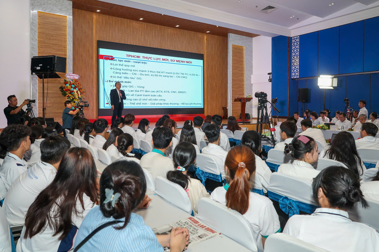 Nhiều giải pháp để Thành phố Hồ Chí Minh phát triển đột phá trong thời gian tới được chia sẻ tại hội thảo. hoi-thao-910.jpg