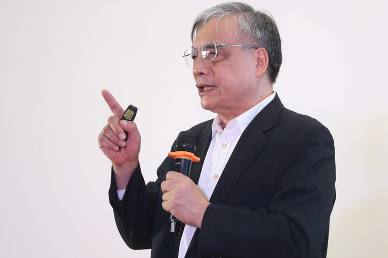 Phó Giáo sư, Tiến sĩ Trần Đình Thiên, Ủy viên Hội đồng Tư vấn chính sách của Thủ tướng Chính phủ chia sẻ tại hội thảo. z7096945821259-5d7ca4090508dee8bc3c596a8fff3044.jpg