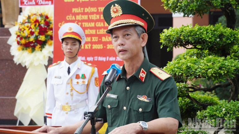 Thiếu tướng, Phó Giáo sư, Tiến sĩ, Bác sĩ Lê Quang Trí, Bí thư Đảng ủy, Phó Giám đốc Bệnh viện Quân y 175 phát biểu chỉ đạo và động viên cán bộ, nhân viên Bệnh viện Dã chiến cấp 2 số 7. ndo_br_pgd-bv-175-2971.jpg