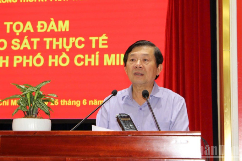 Ông Nguyễn Hữu Dũng, Ủy viên Đoàn Chủ tịch, nguyên Phó Chủ tịch Ủy ban Trung ương Mặt trận Tổ quốc Việt Nam phát biểu tại toạ đàm. ndo_br_z6741070996356-157dcdb71aa73e329b54795a4c49f124-2851.jpg