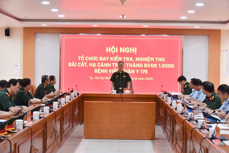 Thượng tướng Phạm Trường Sơn, Phó Tổng Tham mưu trưởng Quân đội nhân dân Việt Nam phát biểu tại Hội nghị tổ chức bay kiểm tra, nghiệm thu bãi cất, hạ cánh trực thăng. 1.jpg