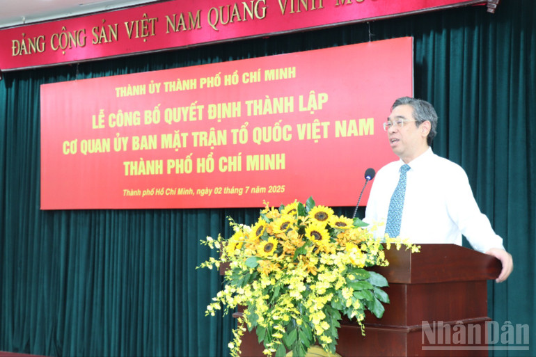 Đồng chí Nguyễn Phước Lộc, Phó Bí thư Thành ủy, Chủ tịch Ủy ban Mặt trận Tổ quốc Việt Nam Thành phố Hồ Chí Minh, phát biểu tại buổi lễ. ndo_br_a-loc-7918.jpg