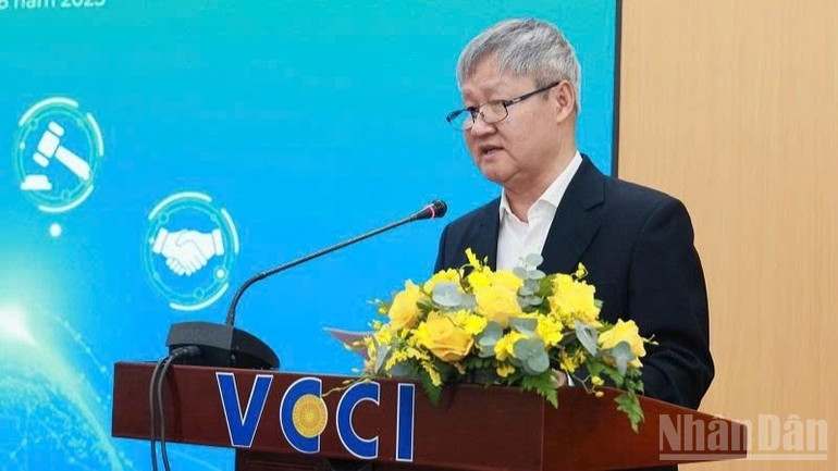 Ông Võ Tân Thành, Phó Chủ tịch VCCI phát biểu tại Diễn đàn. ndo_br_img-8286-4523.jpg