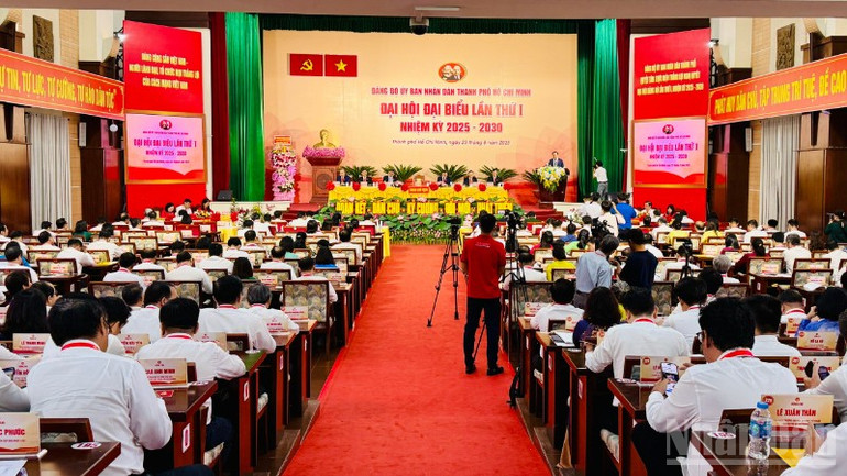 Đại hội có sự tham gia của 296/300 đại biểu chính thức, đại diện cho 52.606 đảng viên đang sinh hoạt tại 153 tổ chức cơ sở Đảng ndo_br_toan-canh-1832.jpg