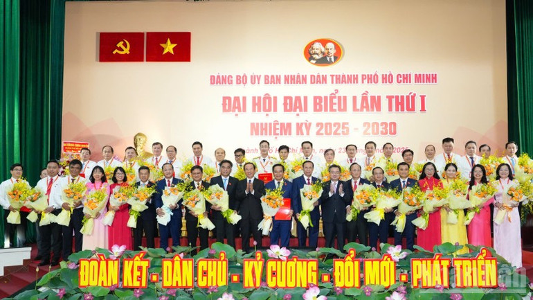 Ban Chấp hành Đảng bộ Ủy ban nhân dân Thành phố Hồ Chí Minh nhiệm kỳ 2025-2030 ra mắt Đại hội. ndo_br_ra-mat-3765.jpg