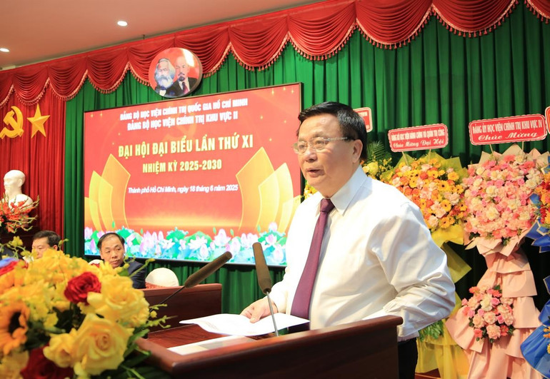 Giáo sư, Tiến sĩ Nguyễn Xuân Thắng, Ủy viên Bộ Chính trị, Giám đốc Học viện Chính trị quốc gia Hồ Chí Minh, Chủ tịch Hội đồng Lý luận Trung ương phát biểu chỉ đạo Đại hội. dc-nguyen-xuan-thang.png