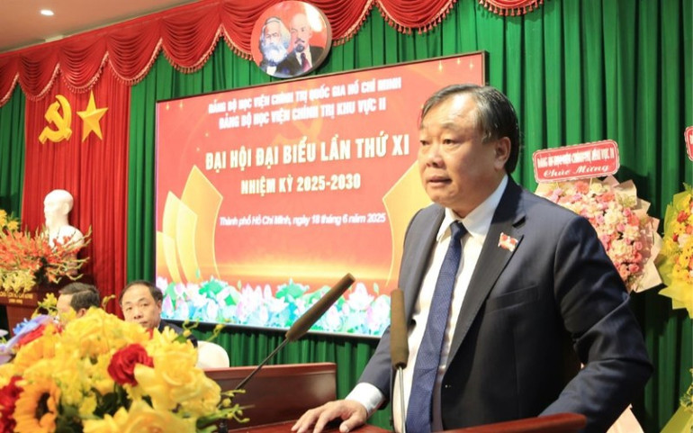 Phó Giáo sư, Tiến sĩ Nguyễn Quốc Dũng phát biểu tại Đại hội. dc-nguyen-quoc-dung-9020.jpg