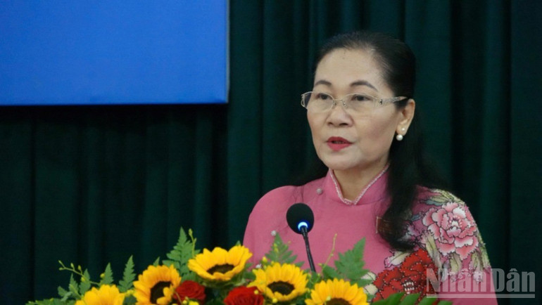Đồng chí Nguyễn Thị Lệ, Chủ tịch Hội đồng nhân dân Thành phố Hồ Chí Minh phát biểu tại kỳ họp. ndo_br_c-le-7254.jpg