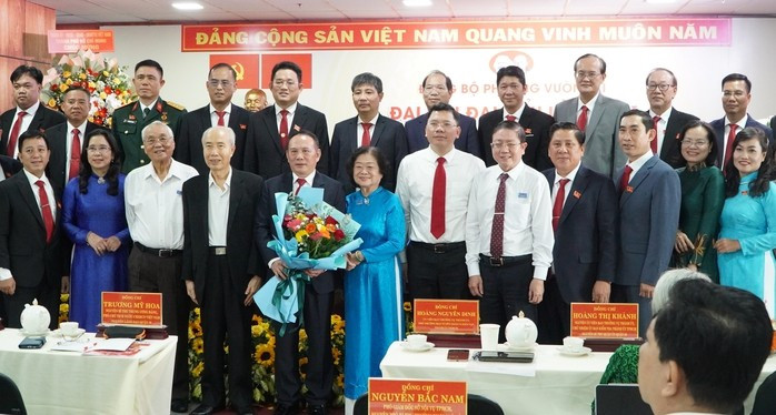 Lãnh đạo, nguyên lãnh đạo Đảng, Nhà nước và Thành phố Hồ Chí Minh chúc mừng Ban Chấp hành Đảng bộ phường Vườn Lài nhiệm kỳ 2025-2030. picture1.png
