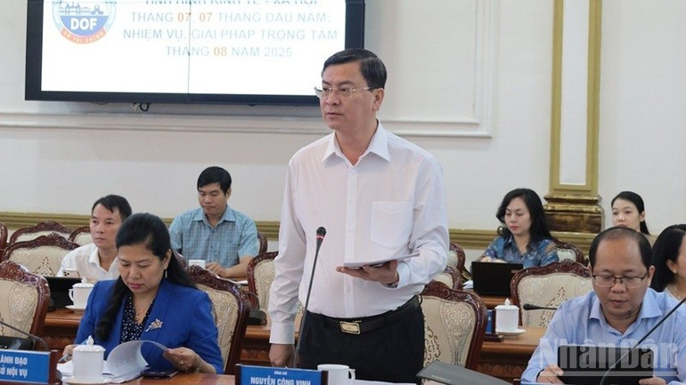 Đại biểu phát biểu tại cuộc họp. ndo_br_5g9a9017-8304.jpg