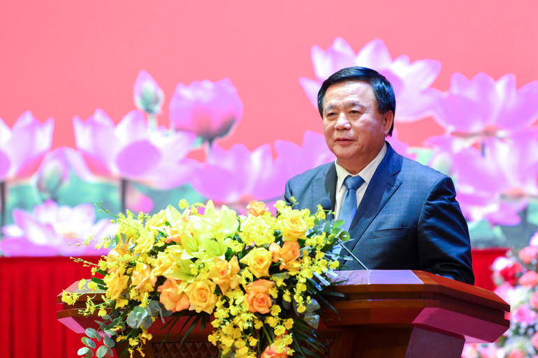 Komrad Nguyen Xuan Thang, ahli Biro Politik, Pengarah Akademi Politik Kebangsaan Ho Chi Minh, Pengerusi Majlis Pusat Teori bercakap di majlis itu. 05.jpg