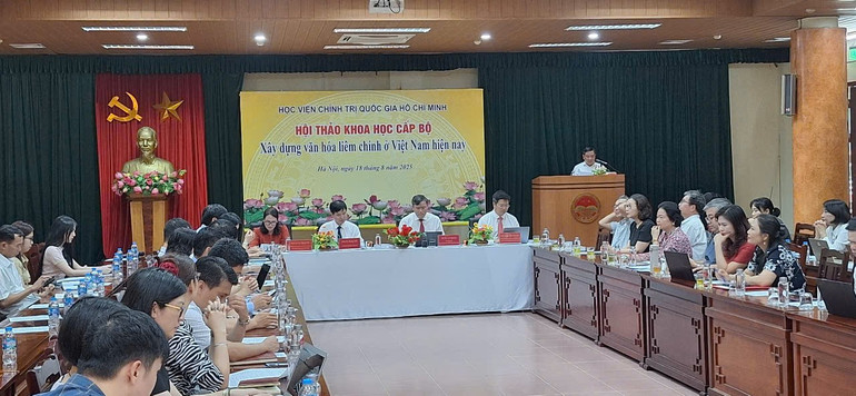 Các chuyên gia, nhà khoa học tham gia Hội thảo. gen-n-lam-1.jpg