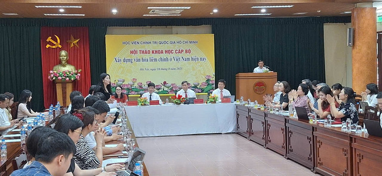 Đại biểu tham luận tại Hội thảo. gen-n-lam-5.jpg