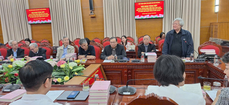 Delegáti na konferenci promlouvají. gen-n-1012-phat-bieu.jpg