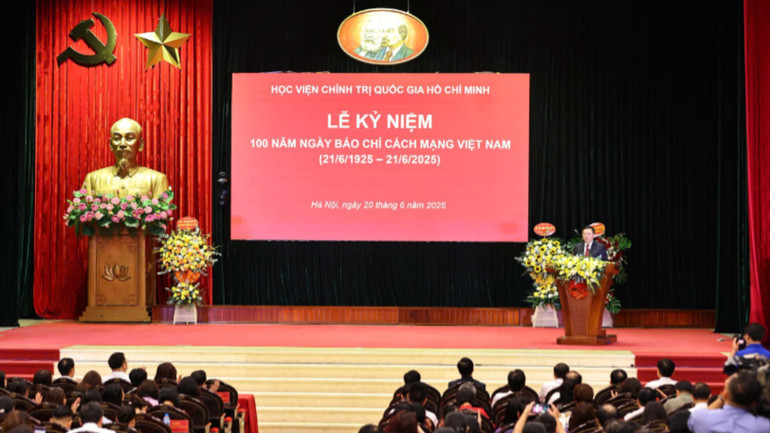 Quang cảnh buổi lễ kỷ niệm 100 năm Ngày Báo chí Cách mạng Việt Nam (21/6/1925-21/6/2025) tại Học viện Chính trị quốc gia Hồ Chí Minh. gen-h-21063-3675.jpg