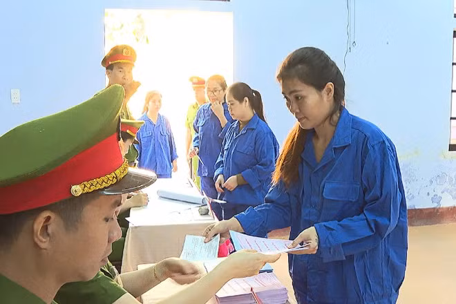 Việc bỏ phiếu tại Trại tạm giam Công an thành phố Huế diễn ra nghiêm túc, đúng trình tự, thủ tục theo quy định của pháp luật.
