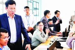 Lãnh đạo tỉnh Lâm Đồng kiểm tra tại Trung tâm Phục vụ hành chính công xã Lạc Dương.