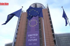 [Video] EU đóng băng vô thời hạn tài sản Nga, mở đường hỗ trợ tài chính Ukraine 