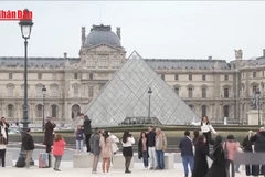 [Video] Pháp truy bắt 4 đối tượng tham gia vụ trộm tại Bảo tàng Louvre 