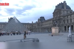 [Video] Bảo tàng Louvre mở cửa trở lại sau vụ trộm số hiện vật trị giá hơn 100 triệu USD