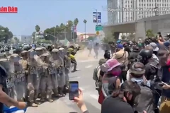 [Video] Mỹ: Biểu tình phản đối truy quét người nhập cư lan sang bang Texas