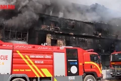[Video] 60 người vẫn mất tích trong vụ cháy trung tâm thương mại ở Pakistan