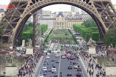 [Video] Người Pháp ủng hộ siết thời gian dùng mạng xã hội của trẻ vị thành niên 