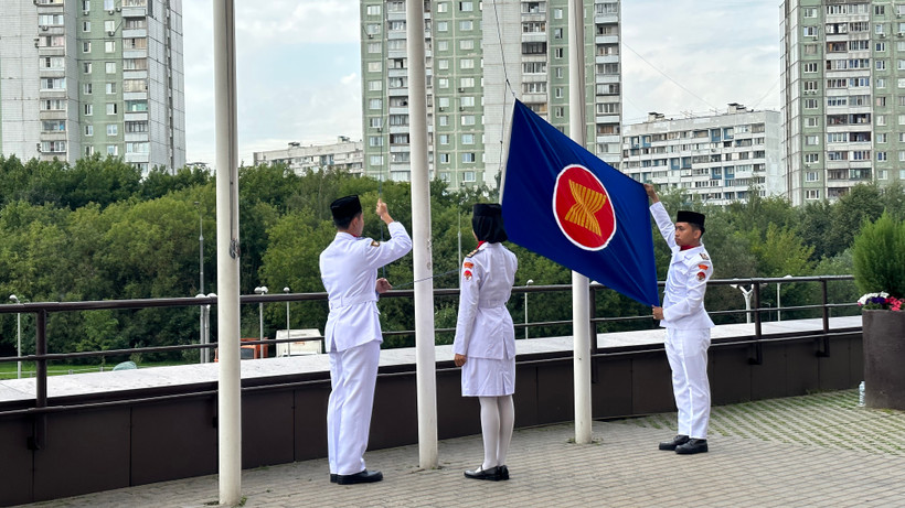 Lễ thượng cờ ASEAN tại Nga. (Ảnh: THÙY VÂN)