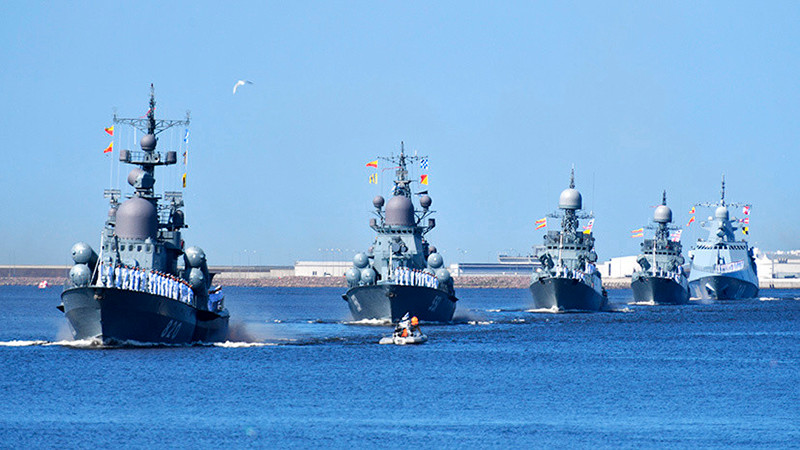 Các chiến hạm của Hải quân Nga biểu dương sức mạnh ở Kronstadt. (Ảnh: RIA Novosti)